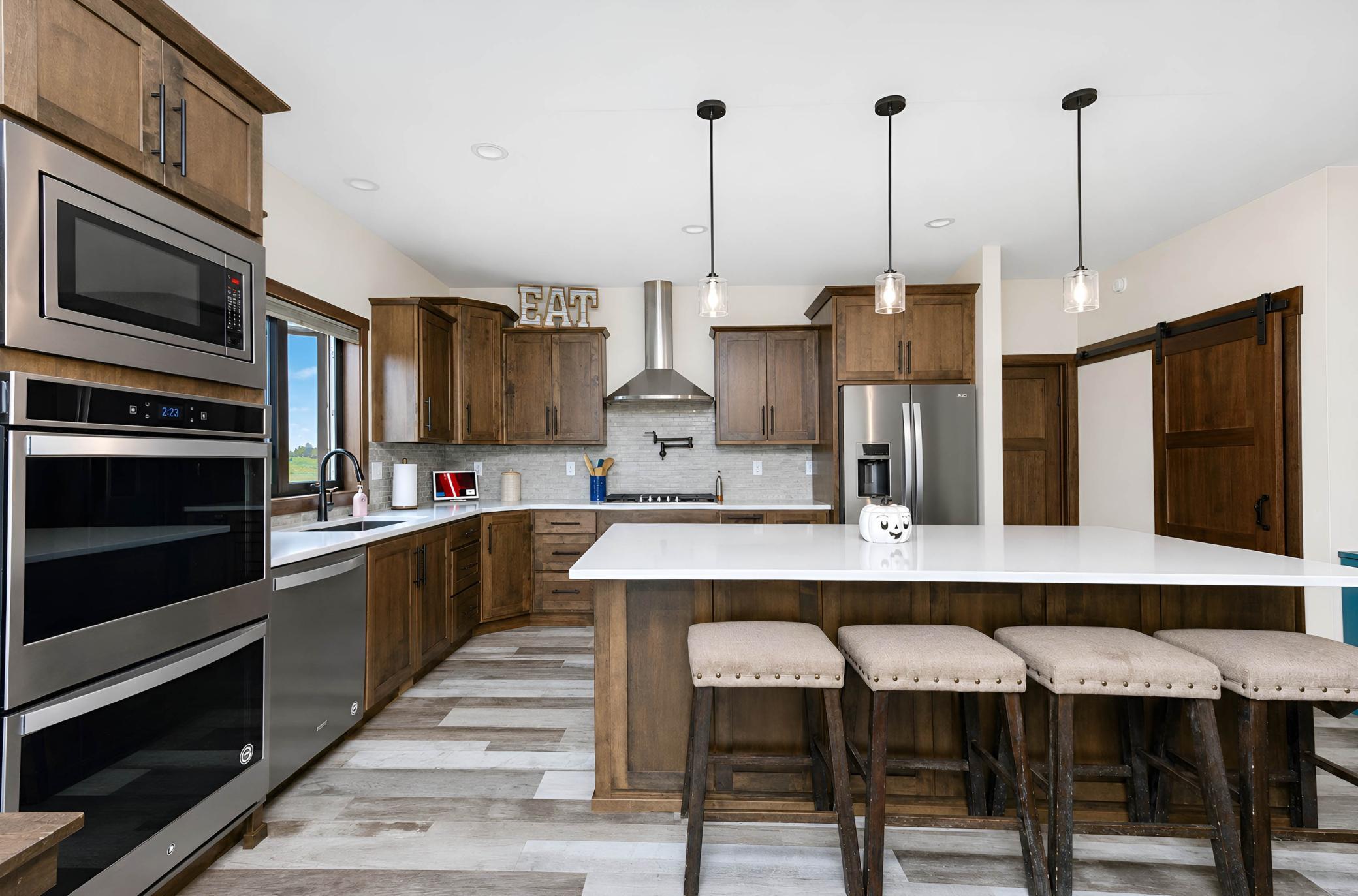 2020 single family home for sale at 17115 Lakeview Lane in Audubon, MN — 5 bed, 3 bath (photo 13 of 70)
