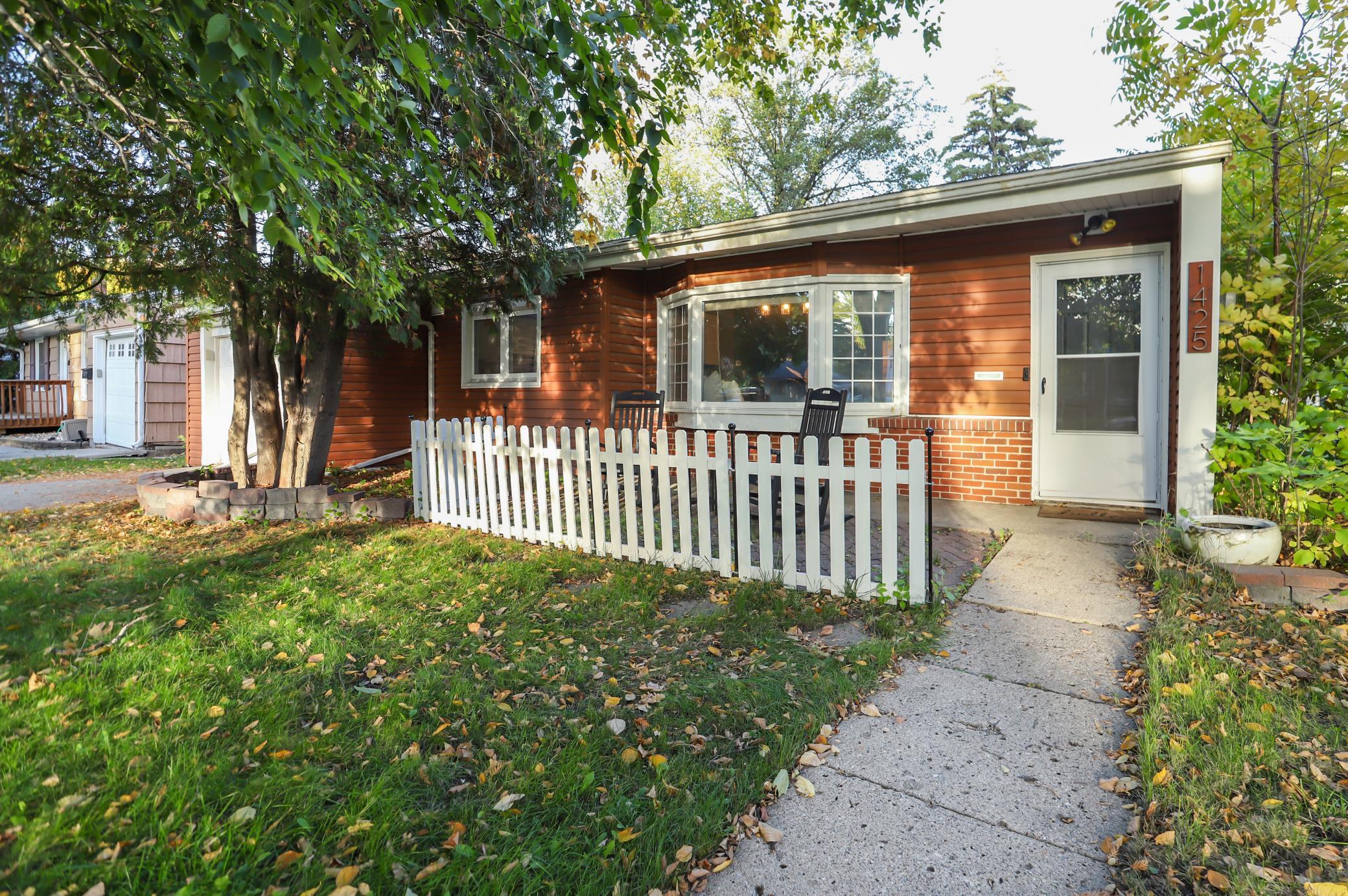 1949 single family home for sale at 1425 12th Street N in Fargo, ND — 2 bed, 1 bath (photo 2 of 23)