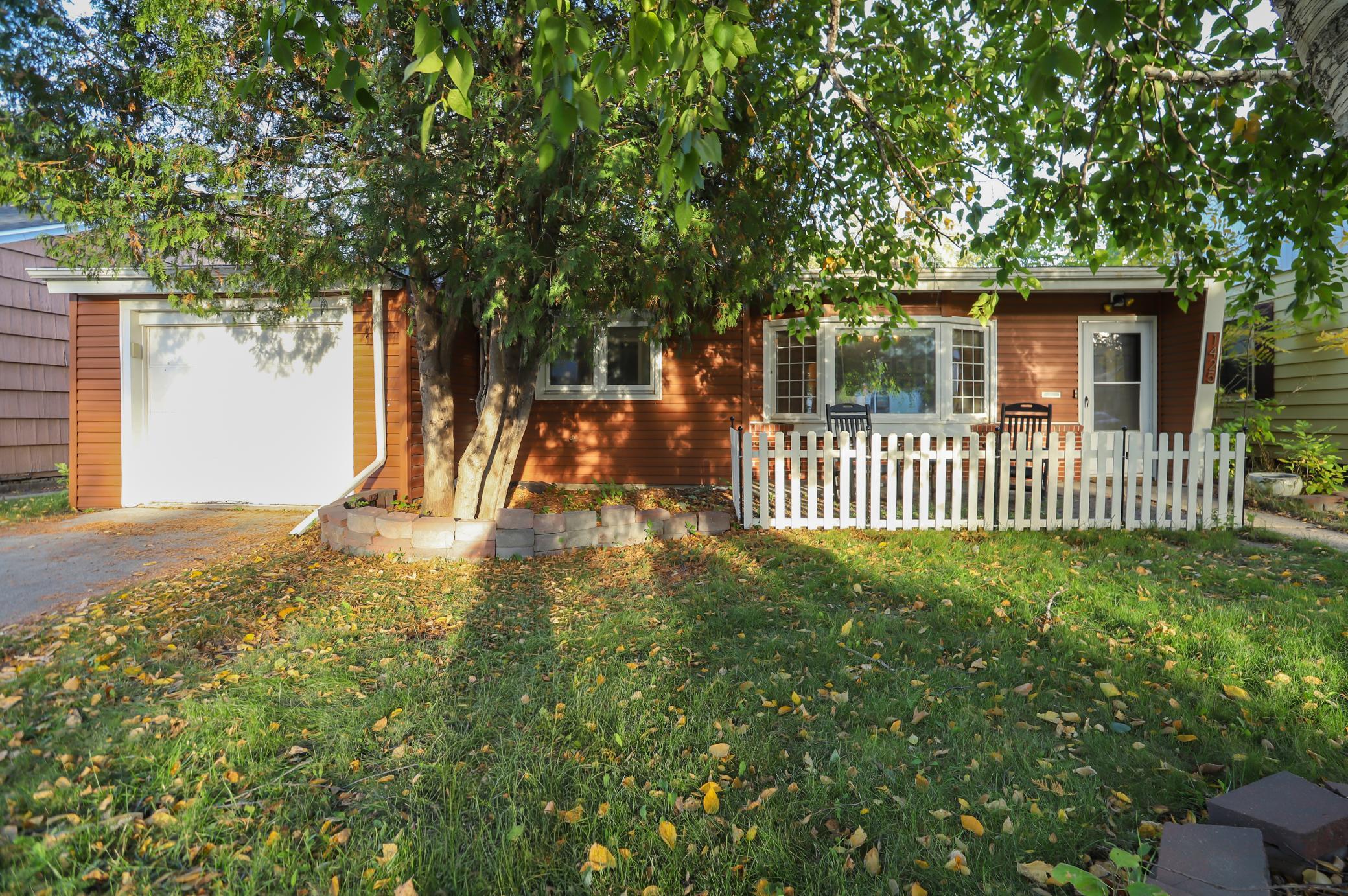 1949 single family home for sale at 1425 12th Street N in Fargo, ND — 2 bed, 1 bath (photo 3 of 23)