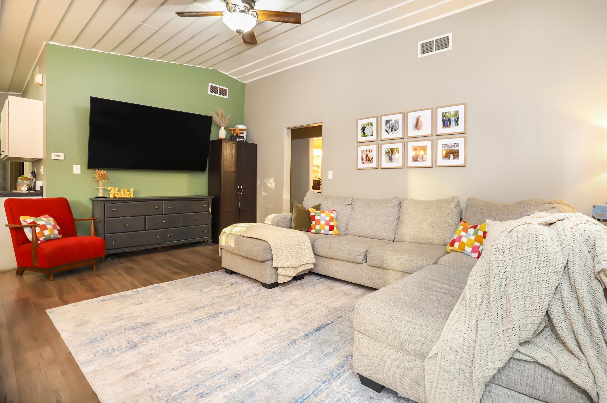 1949 single family home for sale at 1425 12th Street N in Fargo, ND — 2 bed, 1 bath (photo 5 of 23)