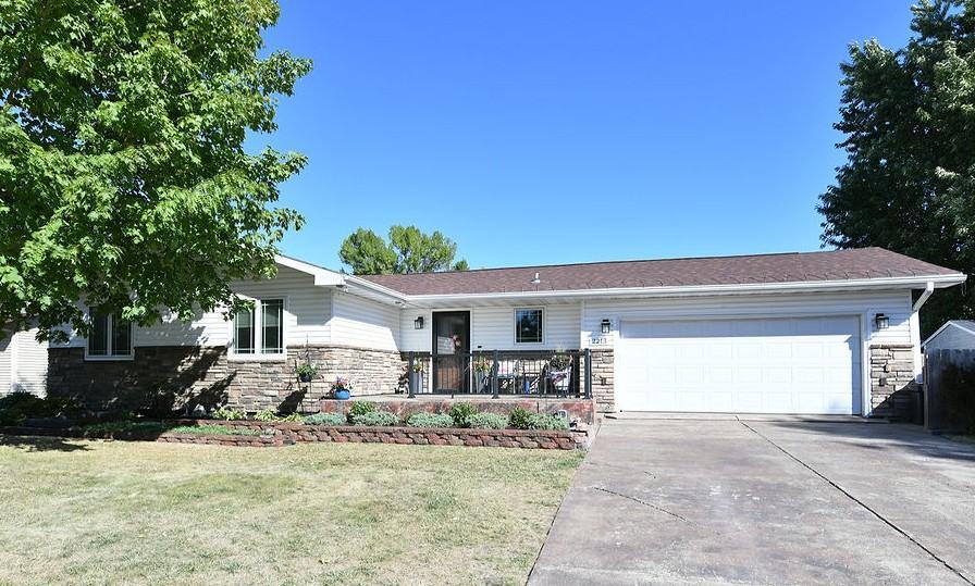 1978 single family home for sale at 2213 26 1/2 Avenue S in Fargo, ND — 4 bed, 2 bath