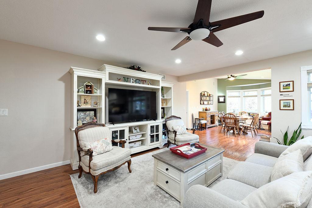 1978 single family home for sale at 2213 26 1/2 Avenue S in Fargo, ND — 4 bed, 2 bath (photo 12 of 40)