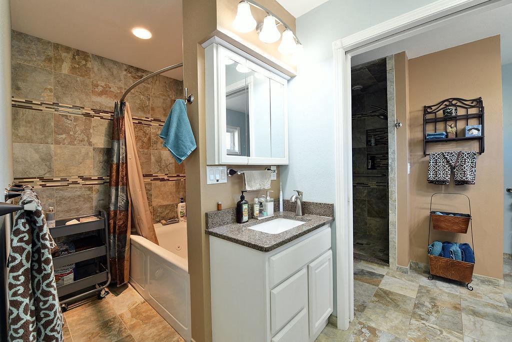 1978 single family home for sale at 2213 26 1/2 Avenue S in Fargo, ND — 4 bed, 2 bath (photo 20 of 40)