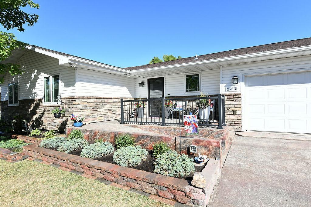 1978 single family home for sale at 2213 26 1/2 Avenue S in Fargo, ND — 4 bed, 2 bath (photo 3 of 40)