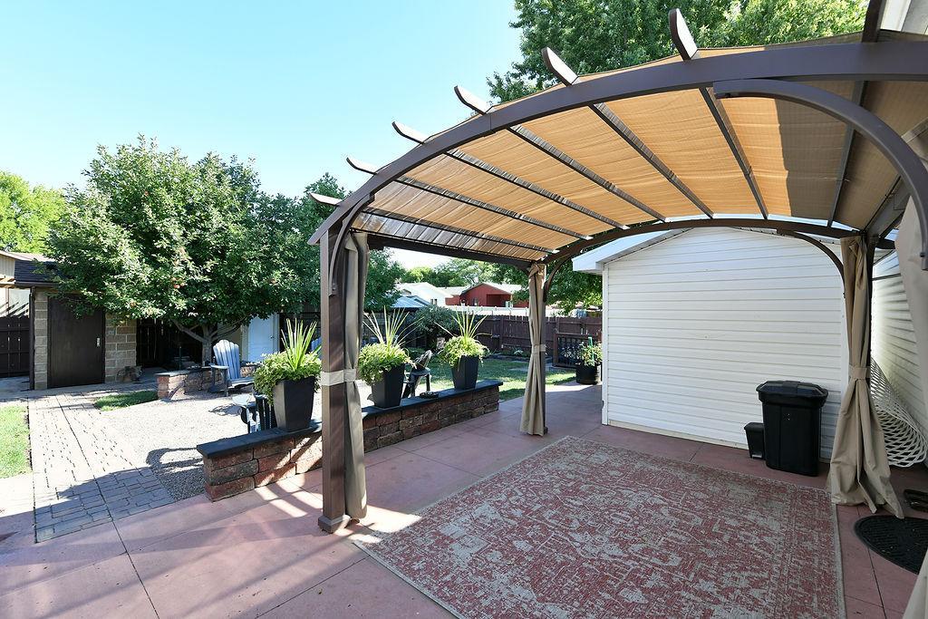1978 single family home for sale at 2213 26 1/2 Avenue S in Fargo, ND — 4 bed, 2 bath (photo 4 of 40)