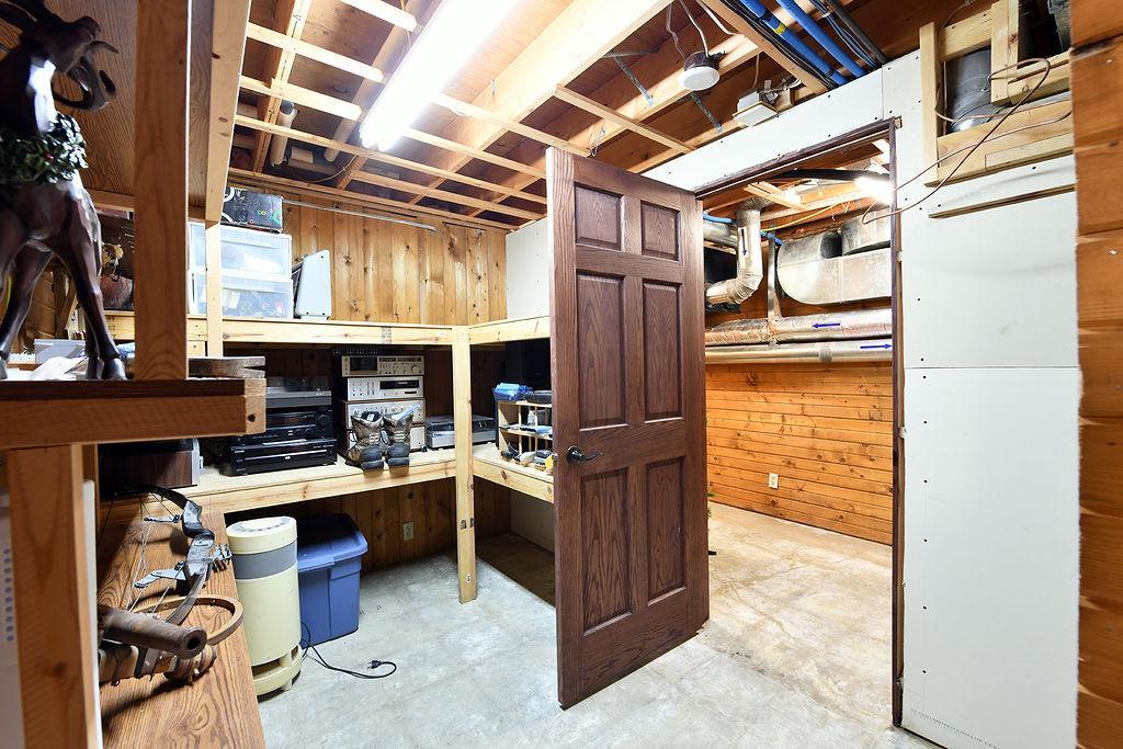 1978 single family home for sale at 2213 26 1/2 Avenue S in Fargo, ND — 4 bed, 2 bath (photo 33 of 40)