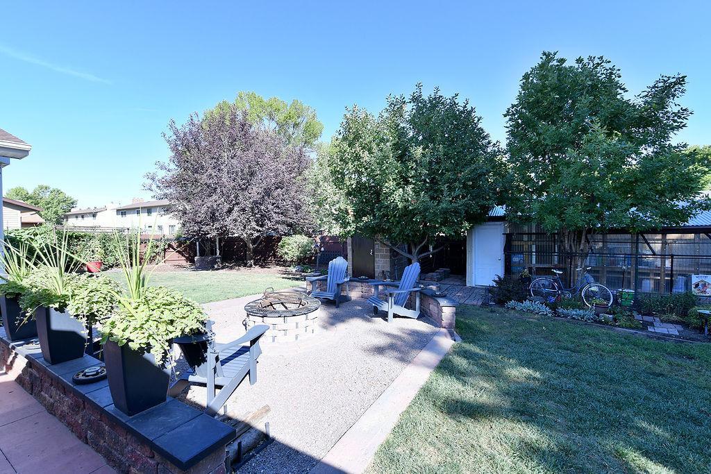 1978 single family home for sale at 2213 26 1/2 Avenue S in Fargo, ND — 4 bed, 2 bath (photo 36 of 40)