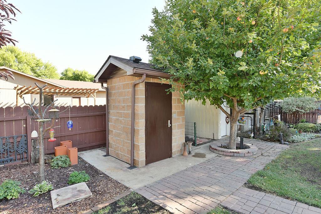 1978 single family home for sale at 2213 26 1/2 Avenue S in Fargo, ND — 4 bed, 2 bath (photo 40 of 40)