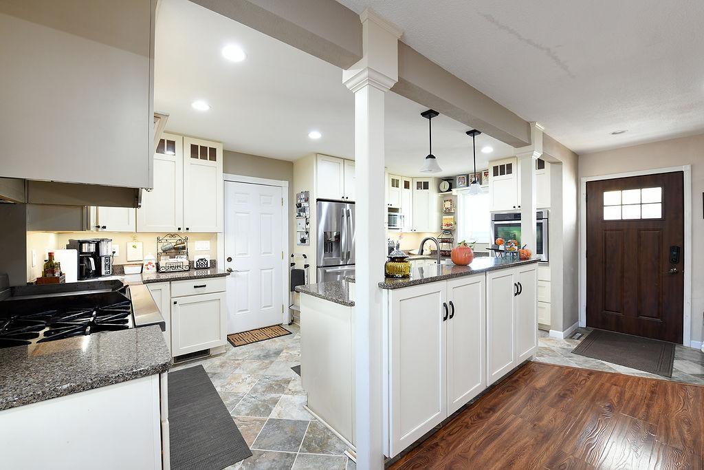 1978 single family home for sale at 2213 26 1/2 Avenue S in Fargo, ND — 4 bed, 2 bath (photo 7 of 40)
