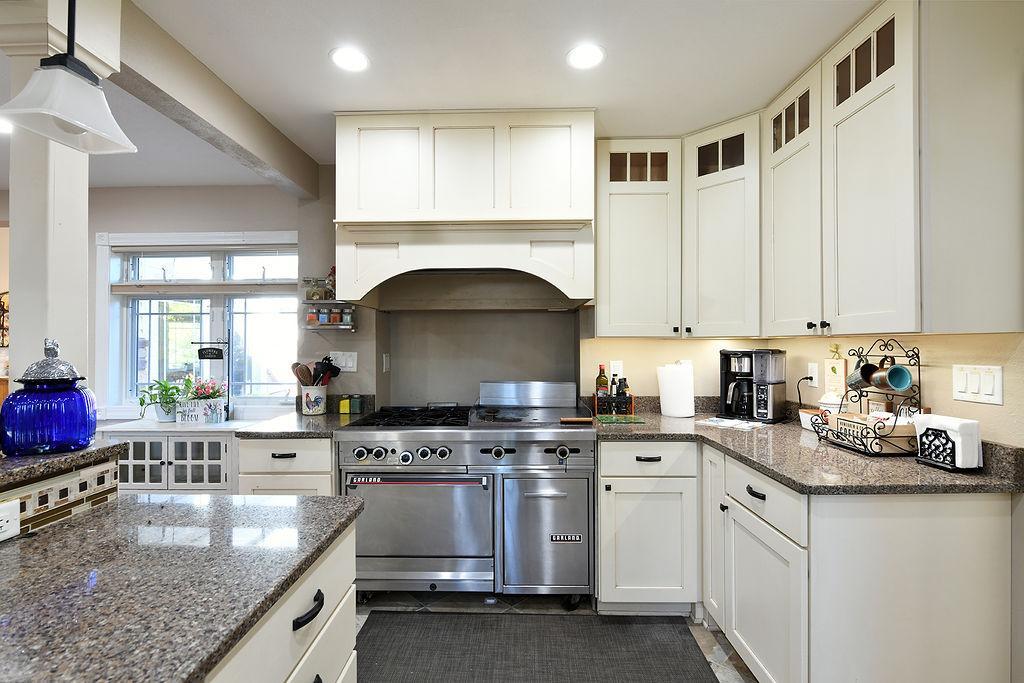 1978 single family home for sale at 2213 26 1/2 Avenue S in Fargo, ND — 4 bed, 2 bath (photo 10 of 40)