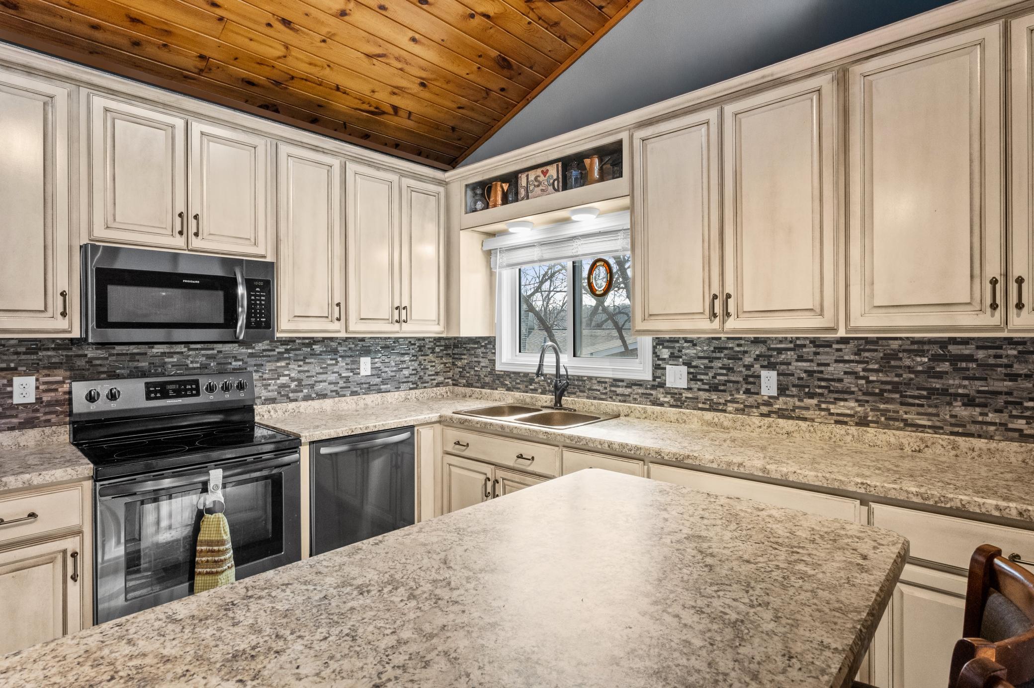 1977 single family home for sale at 13174 Maple Island Drive SE in Glenwood, MN — 3 bed, 2 bath (photo 17 of 57)