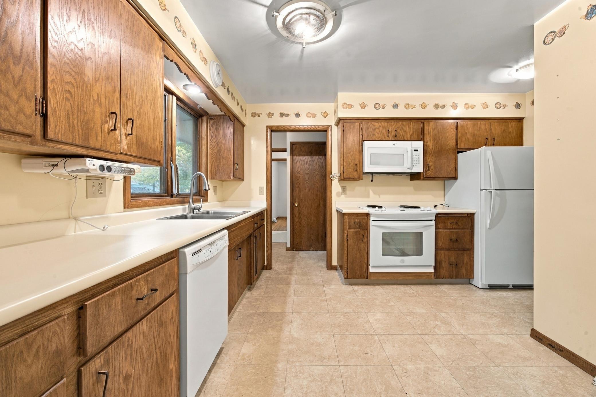 1963 single family home for sale at 1410 22nd Avenue S in Moorhead, MN — 3 bed, 3 bath (photo 11 of 35)