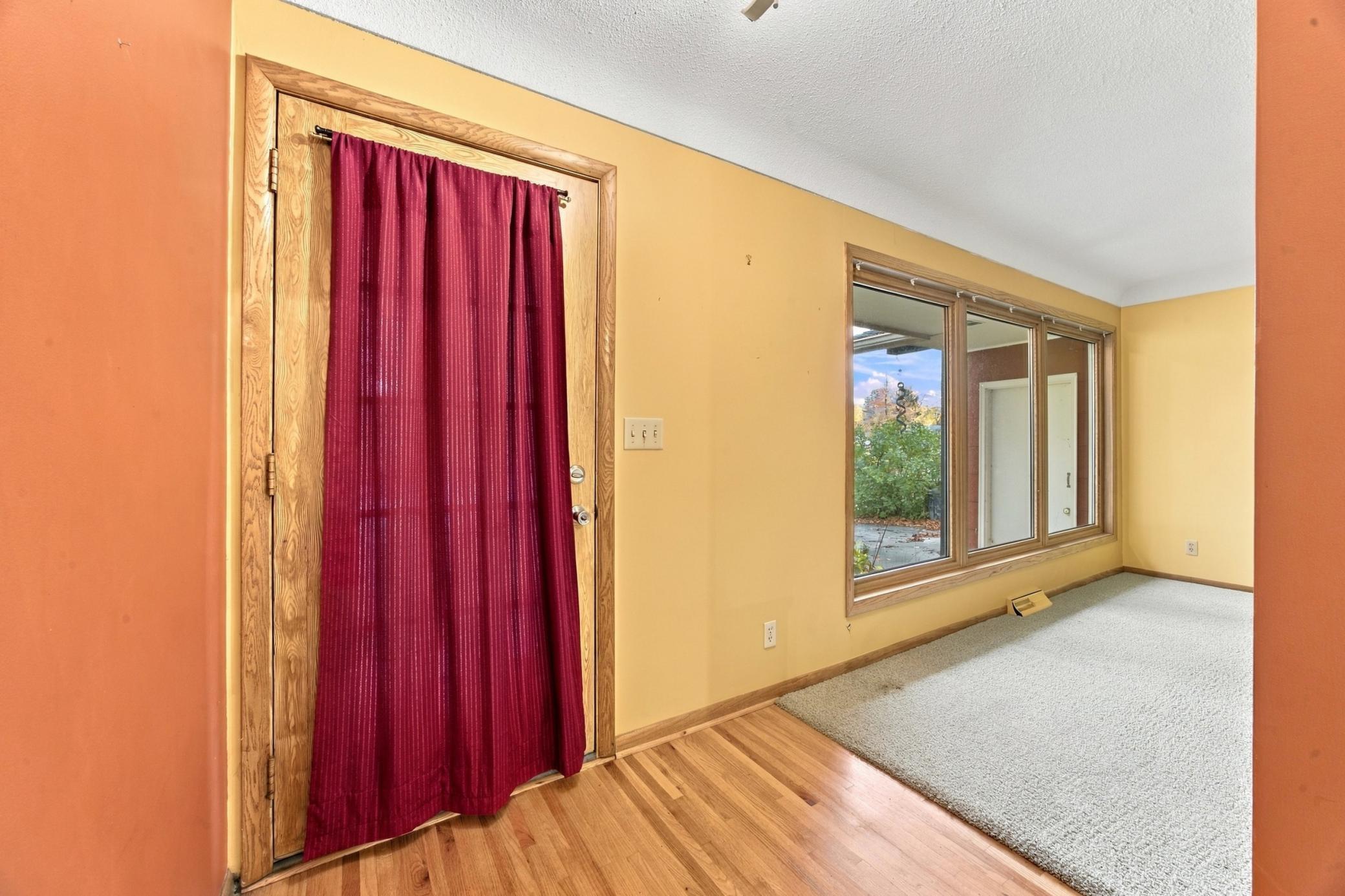 1963 single family home for sale at 1410 22nd Avenue S in Moorhead, MN — 3 bed, 3 bath (photo 4 of 35)