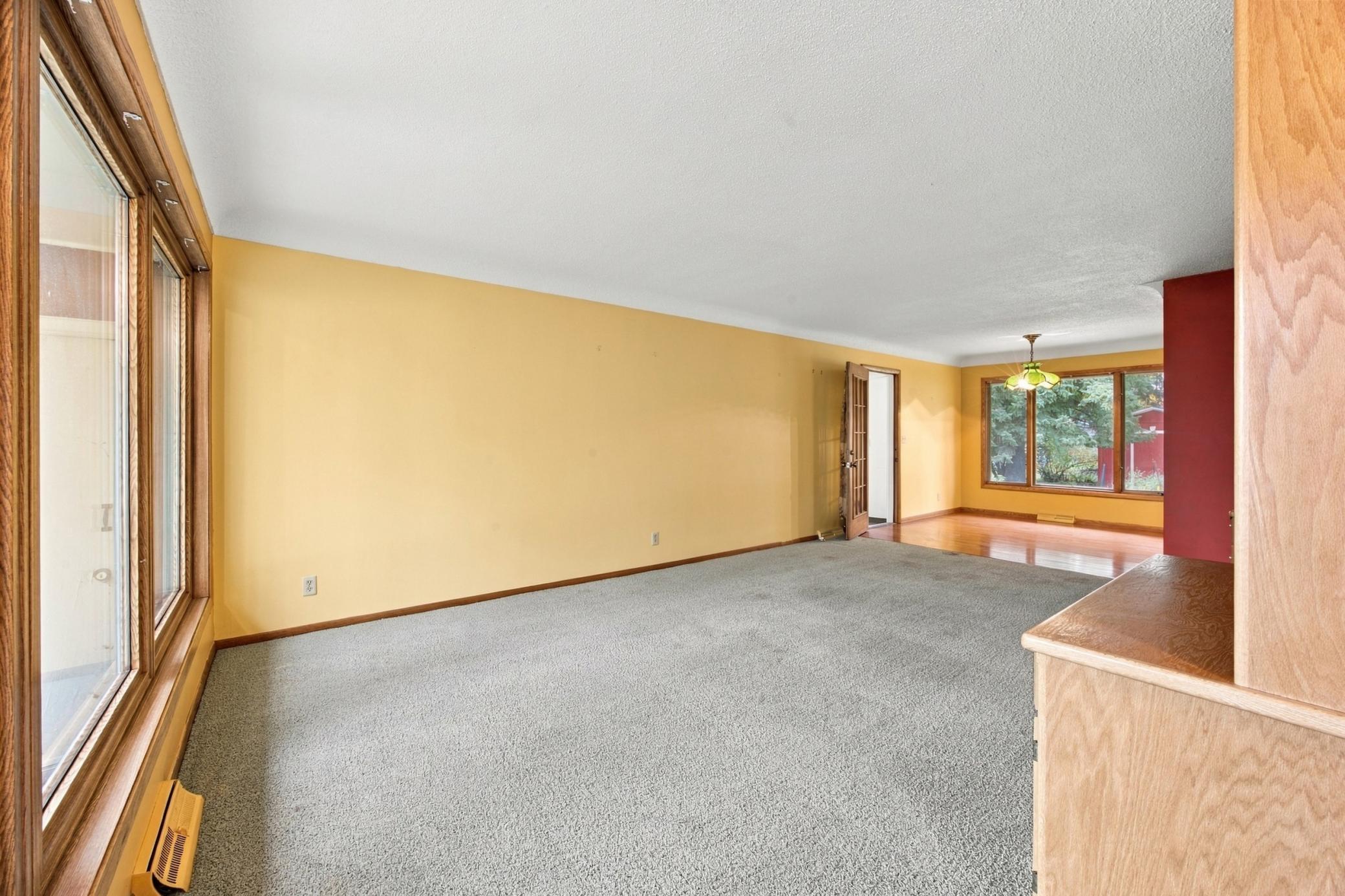 1963 single family home for sale at 1410 22nd Avenue S in Moorhead, MN — 3 bed, 3 bath (photo 5 of 35)