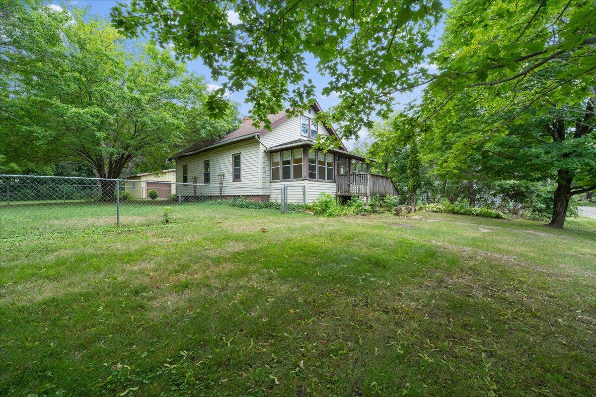 1933 single family home for sale at 406 8th Avenue E in Alexandria, MN — 5 bed, 2 bath