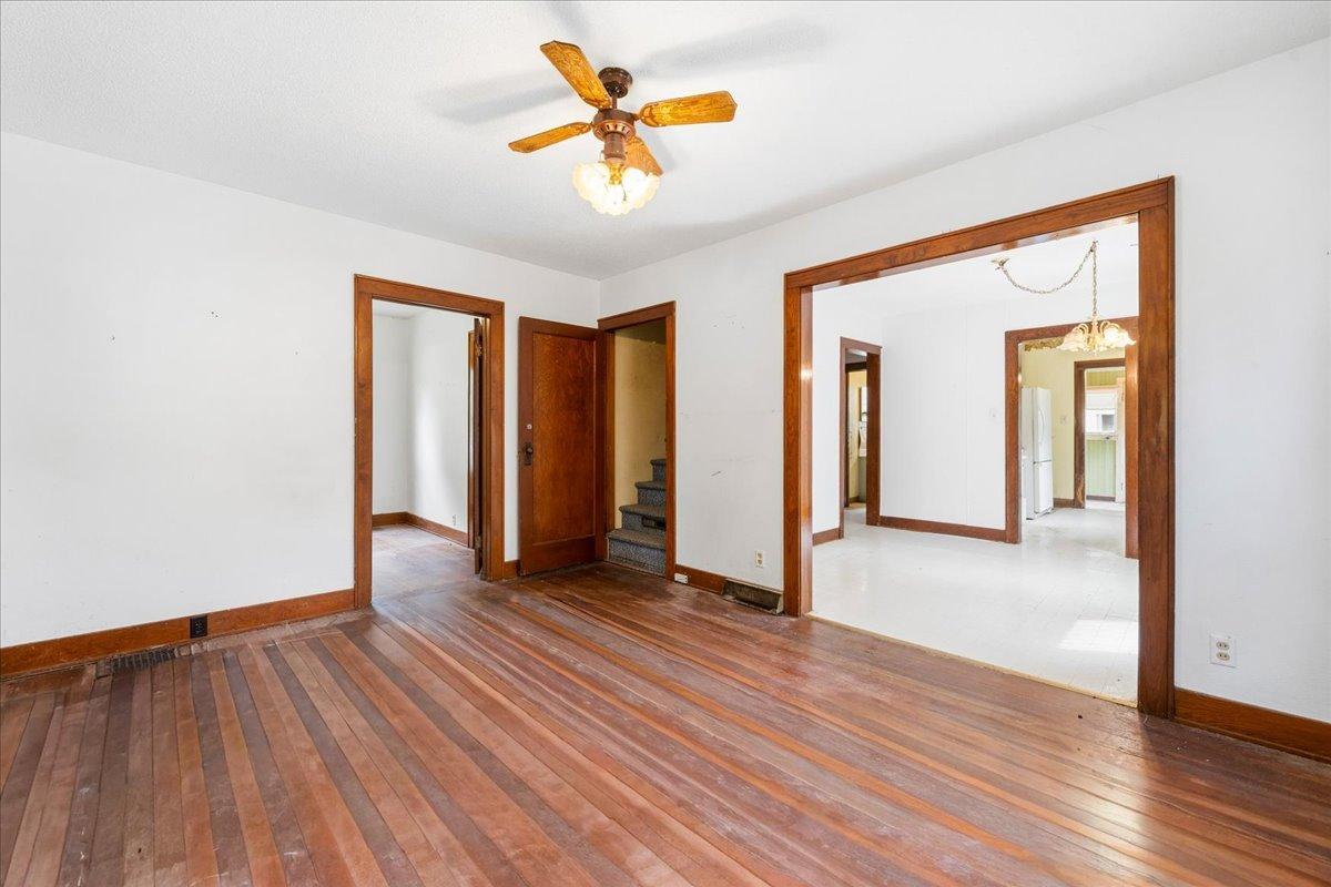 1933 single family home for sale at 406 8th Avenue E in Alexandria, MN — 5 bed, 2 bath (photo 11 of 21)