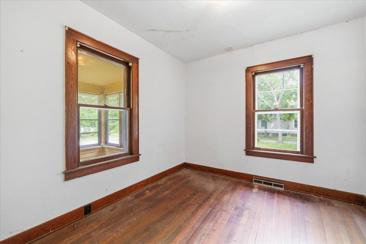 1933 single family home for sale at 406 8th Avenue E in Alexandria, MN — 5 bed, 2 bath (photo 14 of 21)
