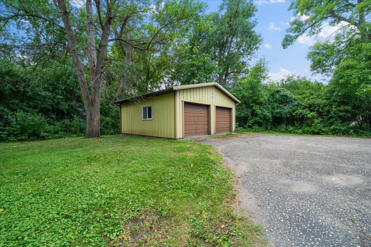 1933 single family home for sale at 406 8th Avenue E in Alexandria, MN — 5 bed, 2 bath (photo 4 of 21)
