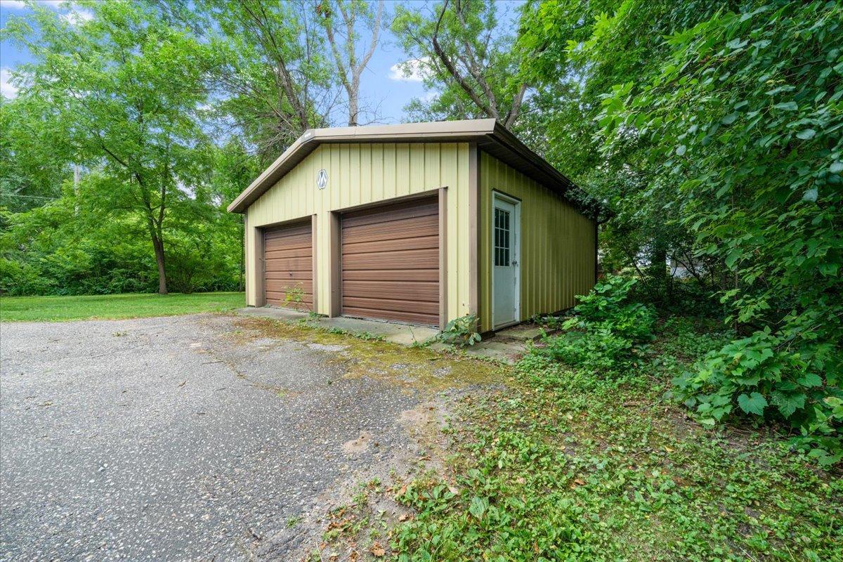 1933 single family home for sale at 406 8th Avenue E in Alexandria, MN — 5 bed, 2 bath (photo 5 of 21)
