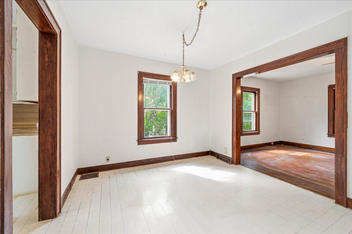 1933 single family home for sale at 406 8th Avenue E in Alexandria, MN — 5 bed, 2 bath (photo 9 of 21)