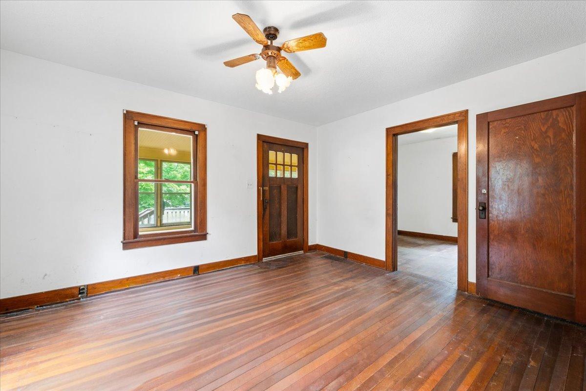1933 single family home for sale at 406 8th Avenue E in Alexandria, MN — 5 bed, 2 bath (photo 10 of 21)