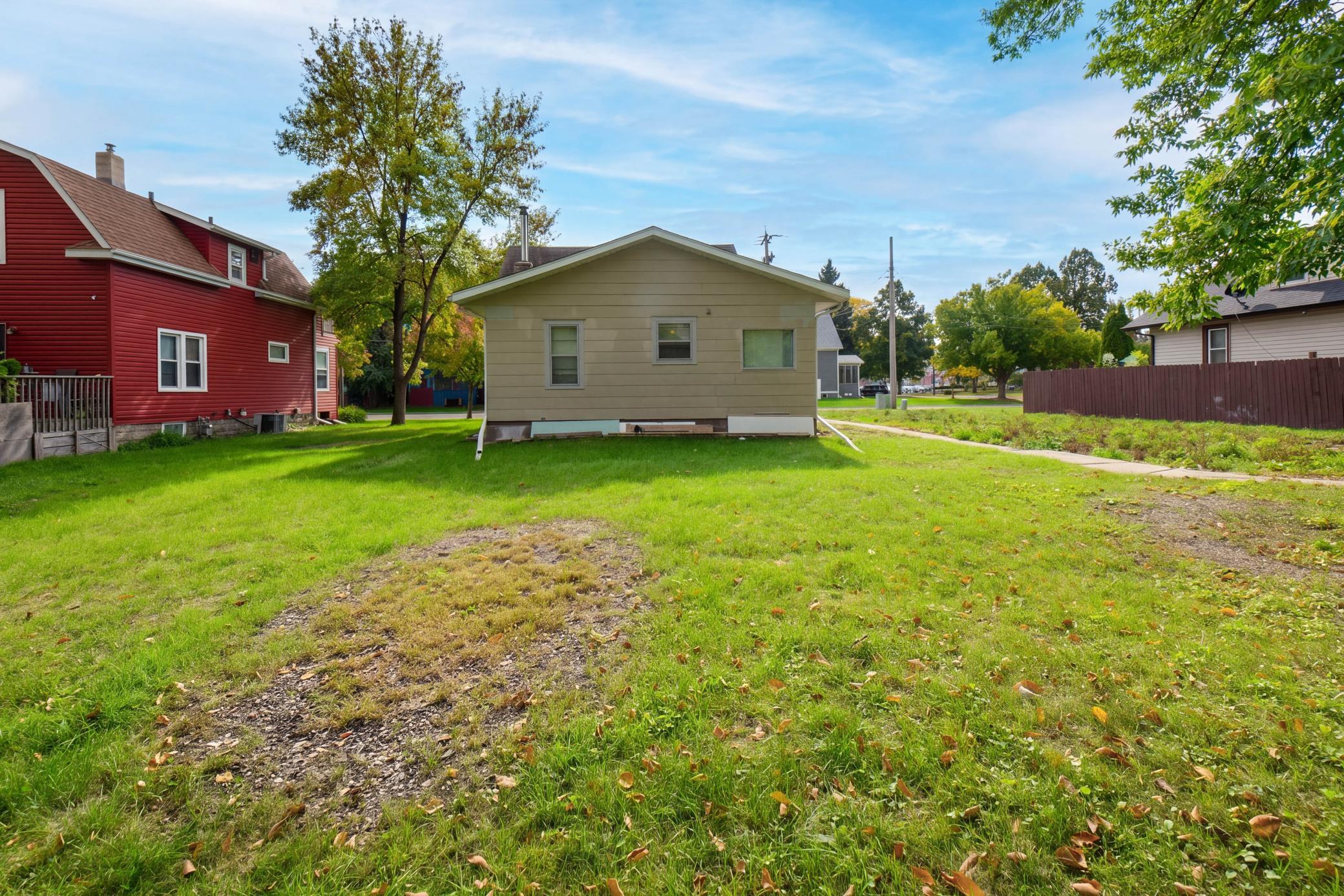 1916 single family home for sale at 1010 2nd Avenue N in Moorhead, MN — 2 bed, 2 bath (photo 28 of 29)