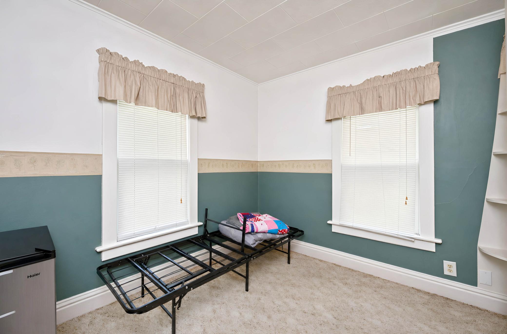 1916 single family home for sale at 1010 2nd Avenue N in Moorhead, MN — 2 bed, 2 bath (photo 8 of 29)
