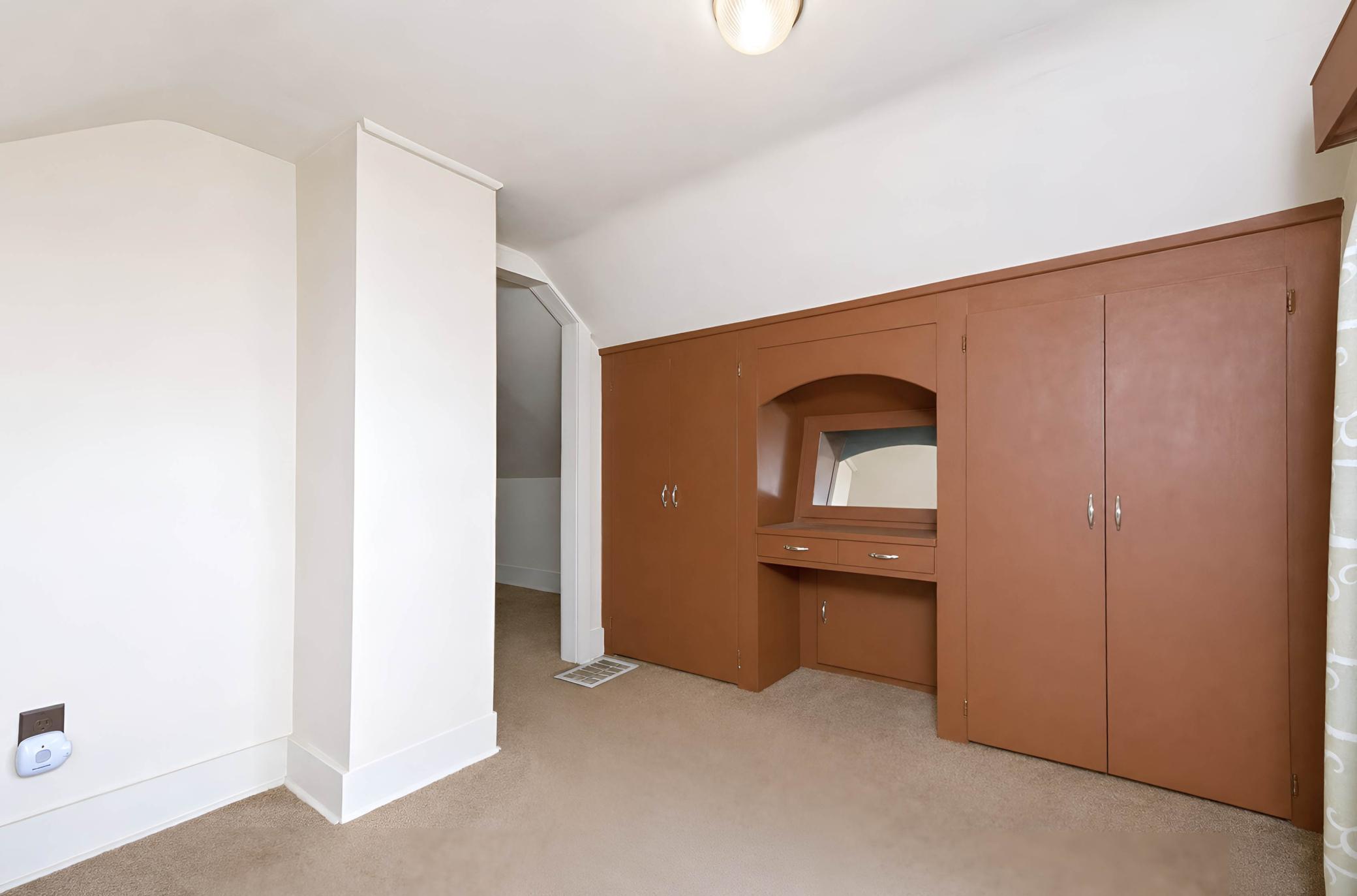 1916 single family home for sale at 1010 2nd Avenue N in Moorhead, MN — 2 bed, 2 bath (photo 10 of 29)