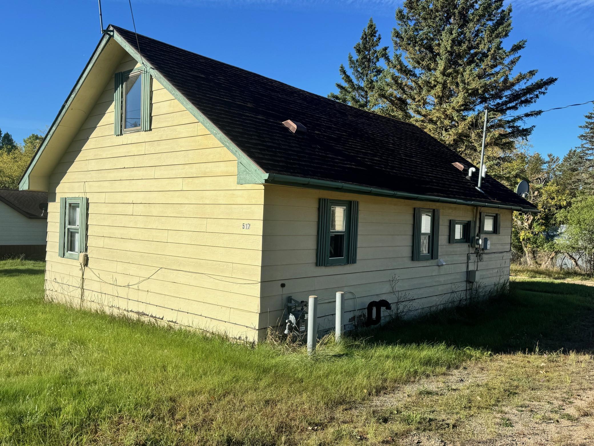 1950 single family home for sale at 517 Central Avenue N in Park Rapids, MN — 2 bed, 1 bath (photo 2 of 14)
