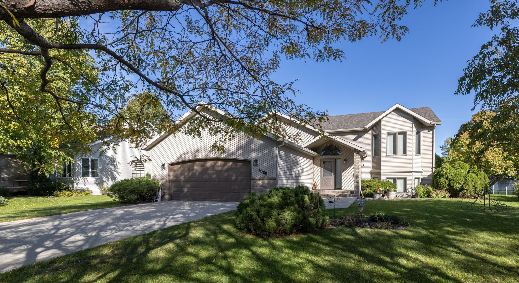 1992 single family home for sale at 1028 16th Avenue E in West Fargo, ND — 3 bed, 3 bath