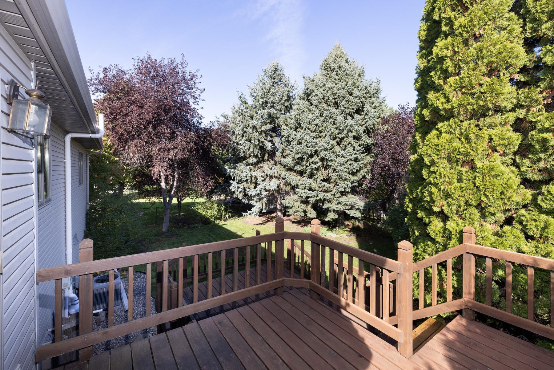 1992 single family home for sale at 1028 16th Avenue E in West Fargo, ND — 3 bed, 3 bath (photo 2 of 34)