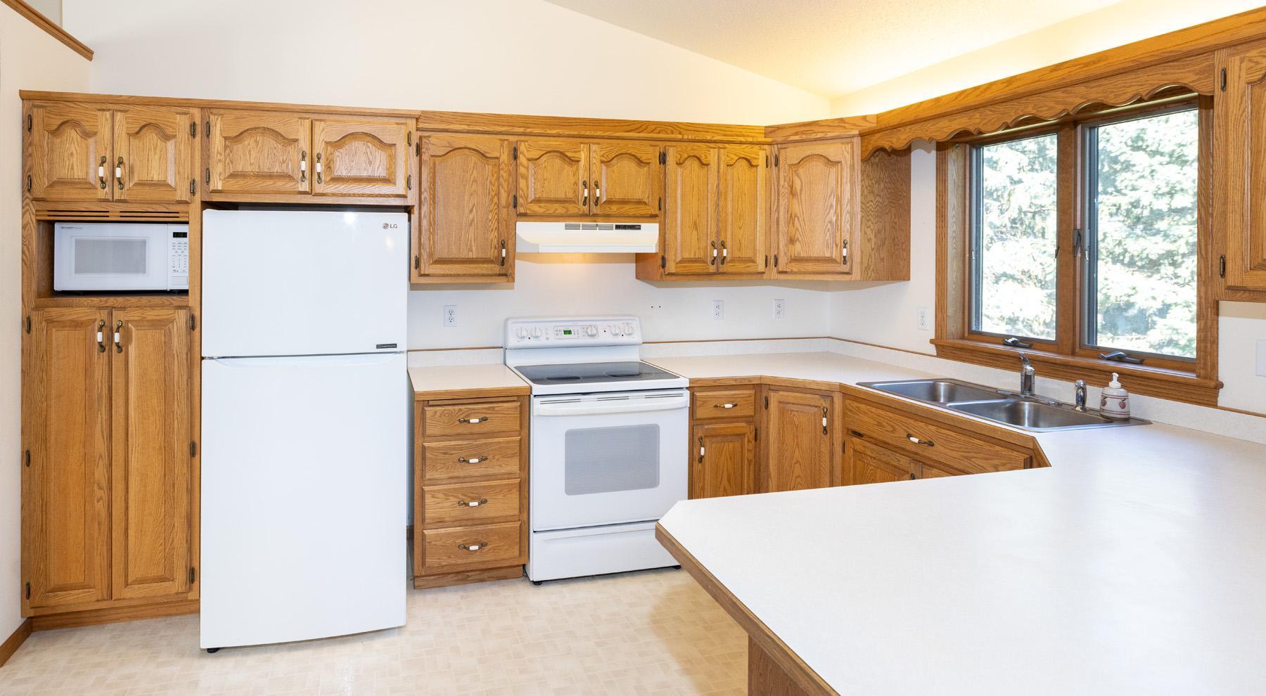 1992 single family home for sale at 1028 16th Avenue E in West Fargo, ND — 3 bed, 3 bath (photo 11 of 34)