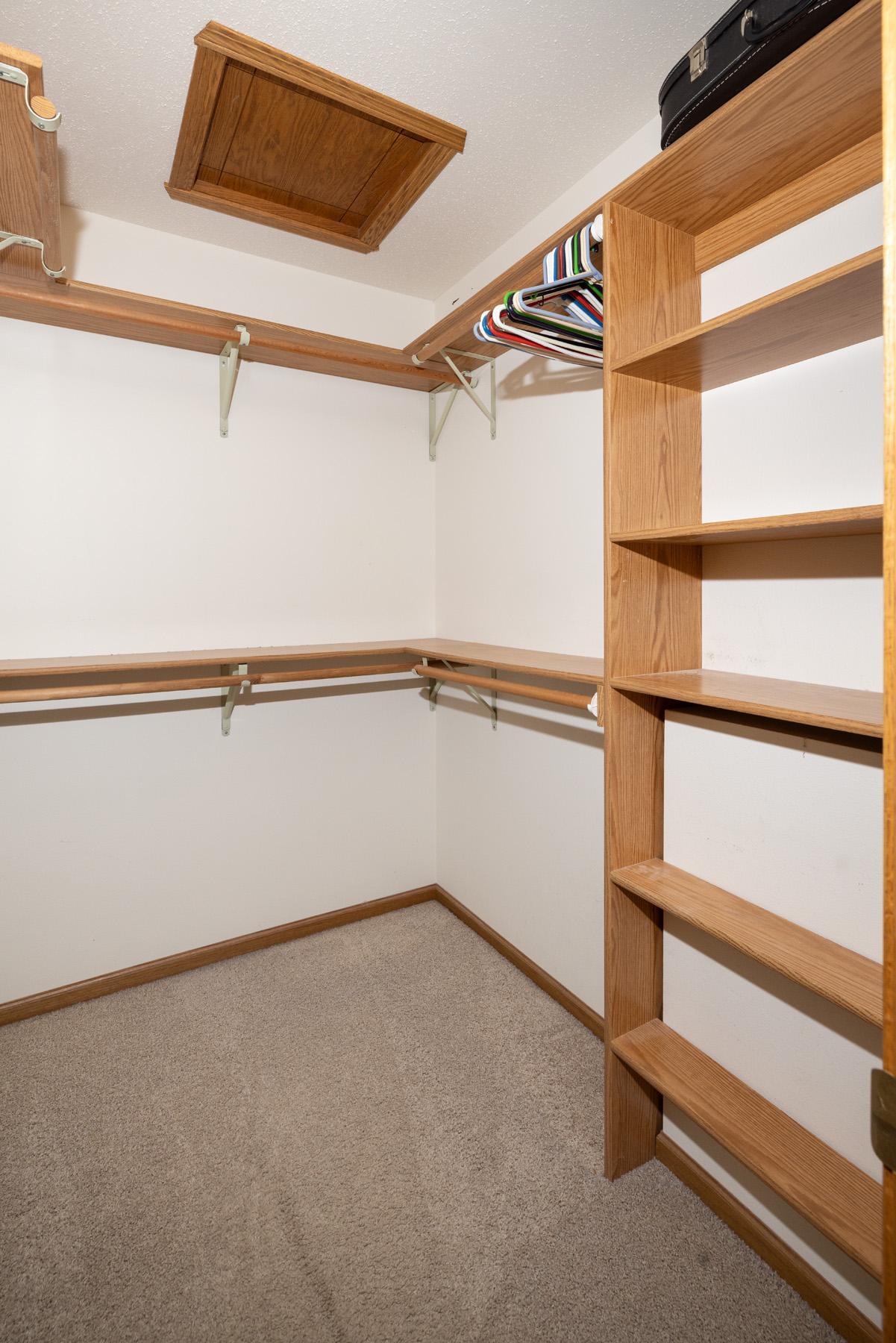 1992 single family home for sale at 1028 16th Avenue E in West Fargo, ND — 3 bed, 3 bath (photo 16 of 34)
