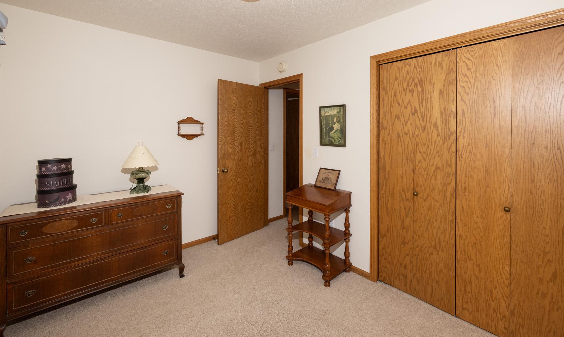 1992 single family home for sale at 1028 16th Avenue E in West Fargo, ND — 3 bed, 3 bath (photo 19 of 34)