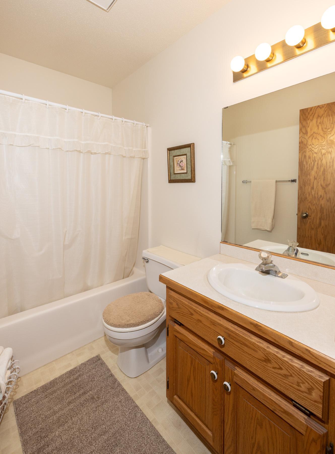 1992 single family home for sale at 1028 16th Avenue E in West Fargo, ND — 3 bed, 3 bath (photo 20 of 34)