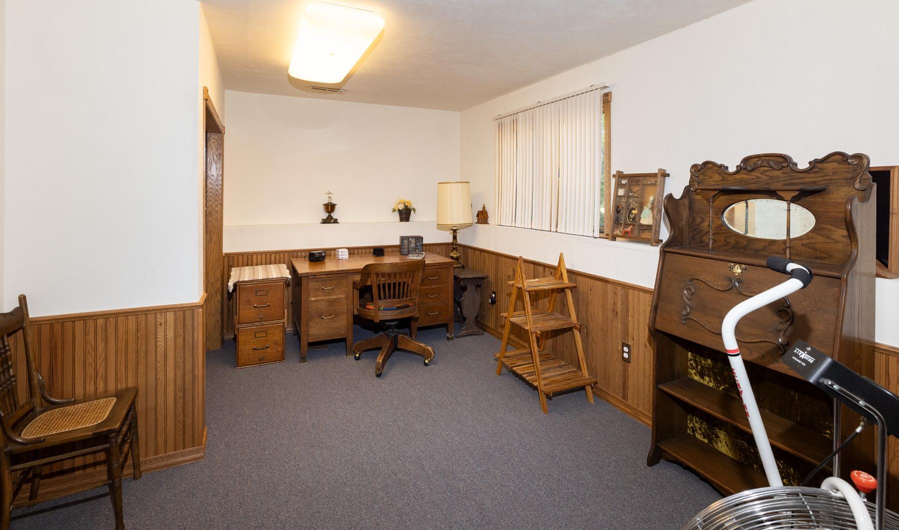 1992 single family home for sale at 1028 16th Avenue E in West Fargo, ND — 3 bed, 3 bath (photo 24 of 34)