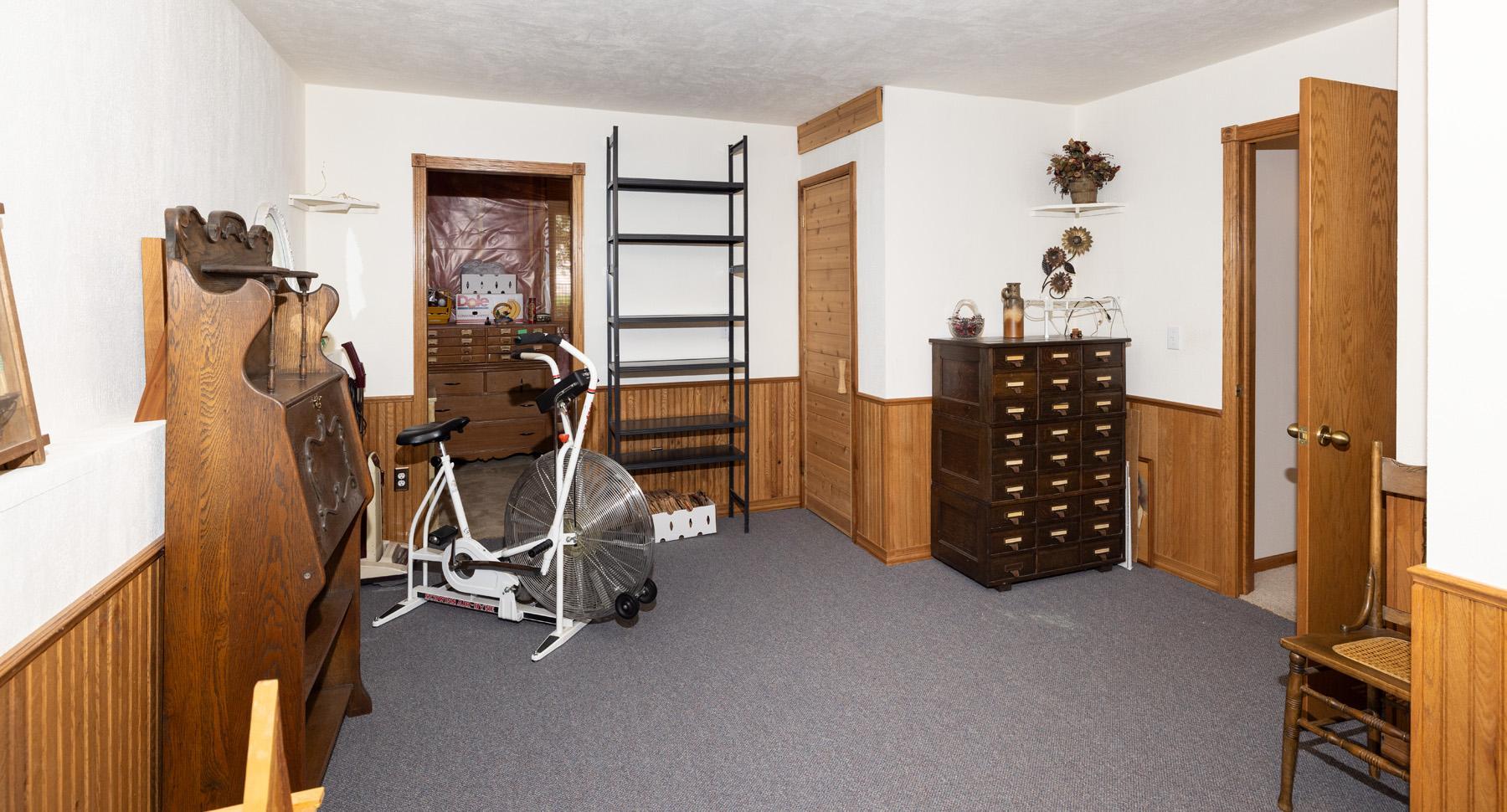 1992 single family home for sale at 1028 16th Avenue E in West Fargo, ND — 3 bed, 3 bath (photo 25 of 34)