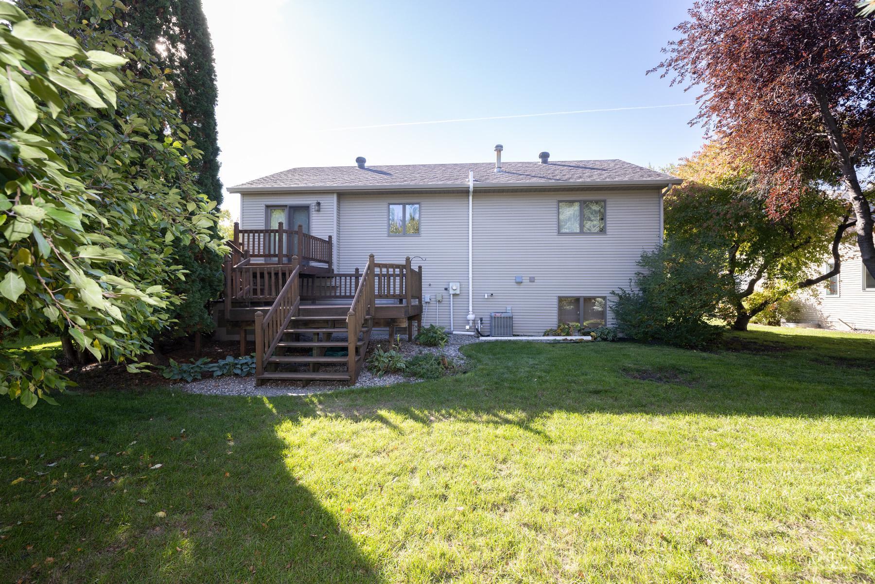 1992 single family home for sale at 1028 16th Avenue E in West Fargo, ND — 3 bed, 3 bath (photo 34 of 34)