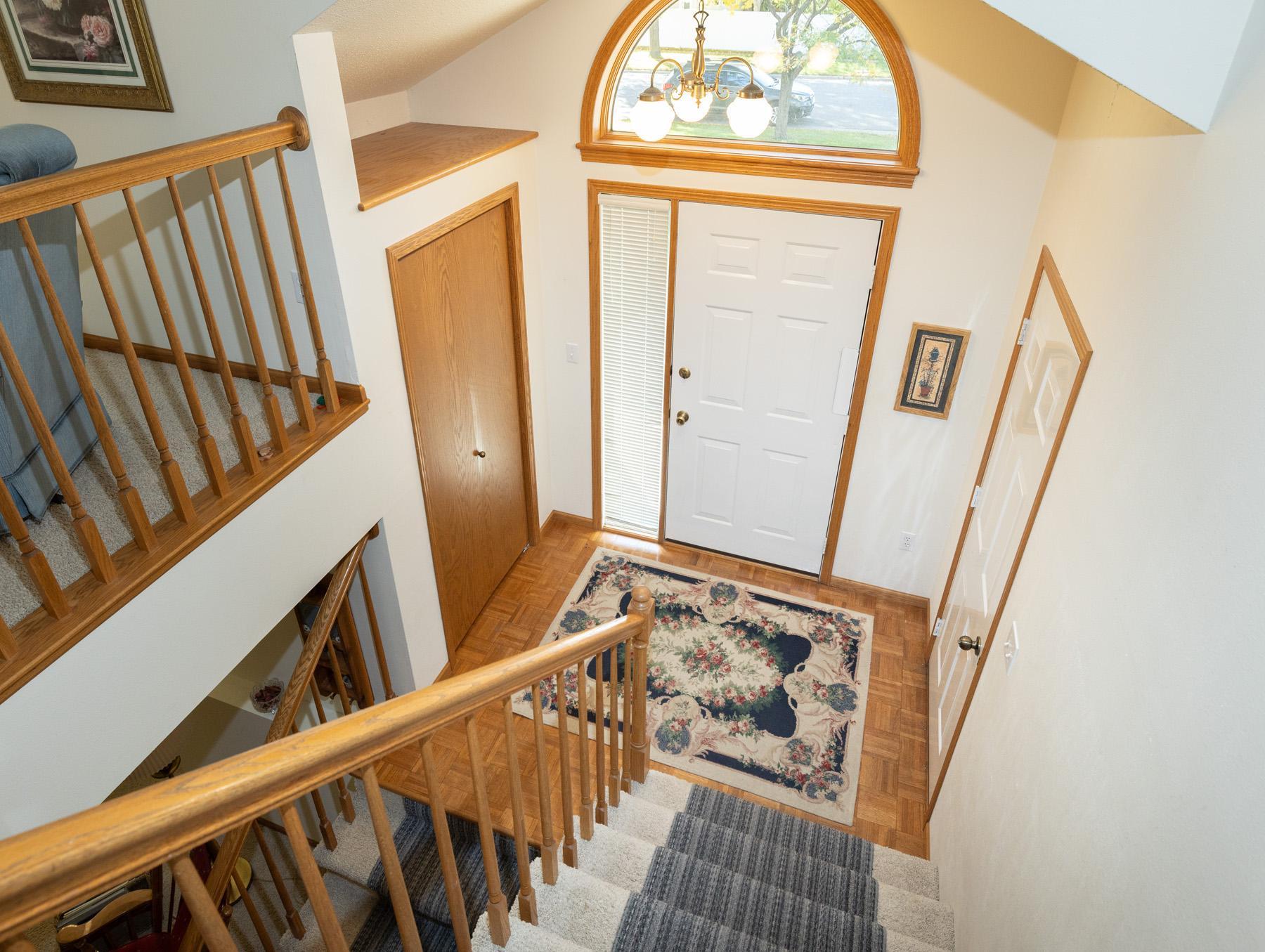 1992 single family home for sale at 1028 16th Avenue E in West Fargo, ND — 3 bed, 3 bath (photo 5 of 34)
