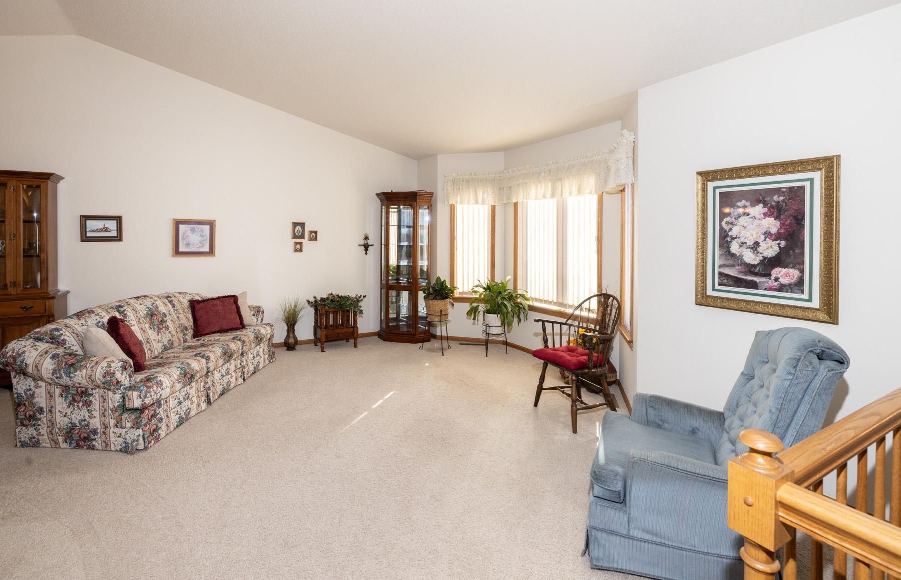 1992 single family home for sale at 1028 16th Avenue E in West Fargo, ND — 3 bed, 3 bath (photo 6 of 34)