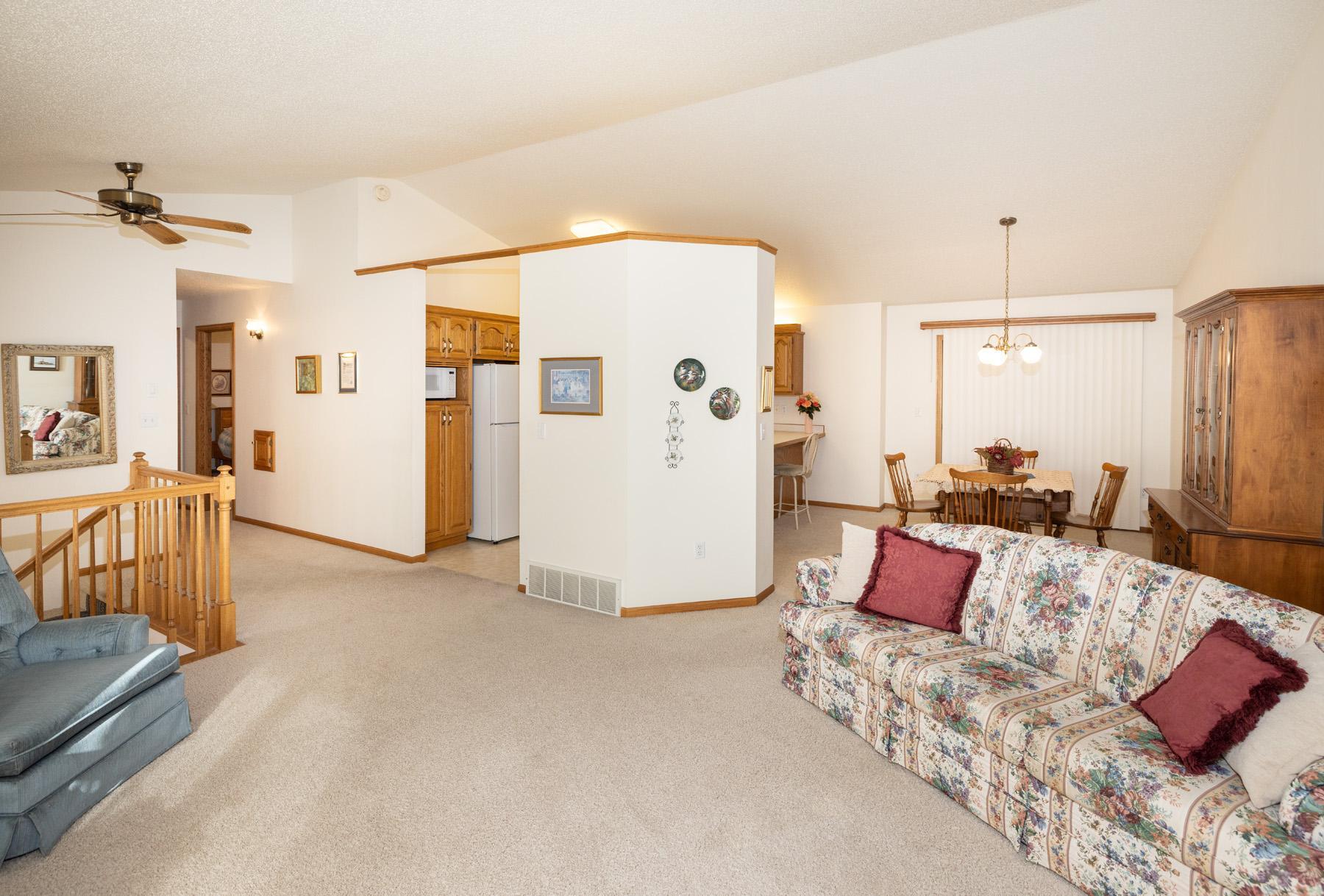 1992 single family home for sale at 1028 16th Avenue E in West Fargo, ND — 3 bed, 3 bath (photo 7 of 34)