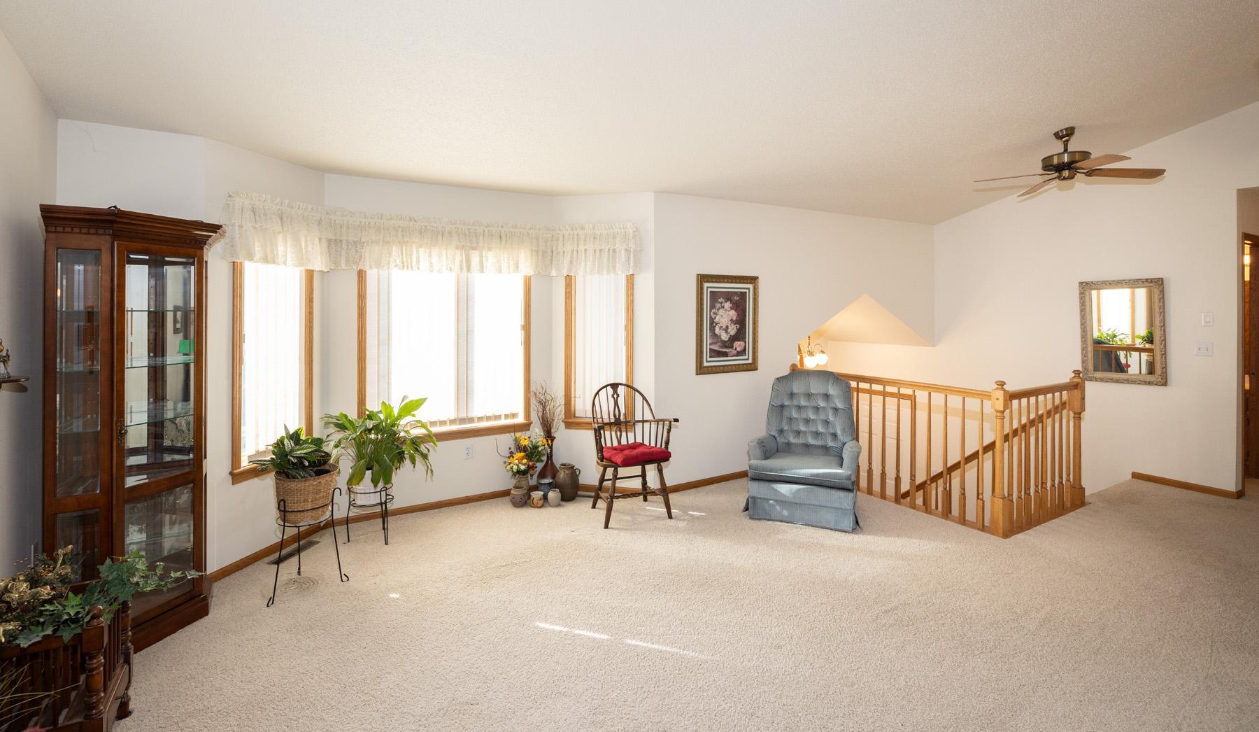 1992 single family home for sale at 1028 16th Avenue E in West Fargo, ND — 3 bed, 3 bath (photo 8 of 34)