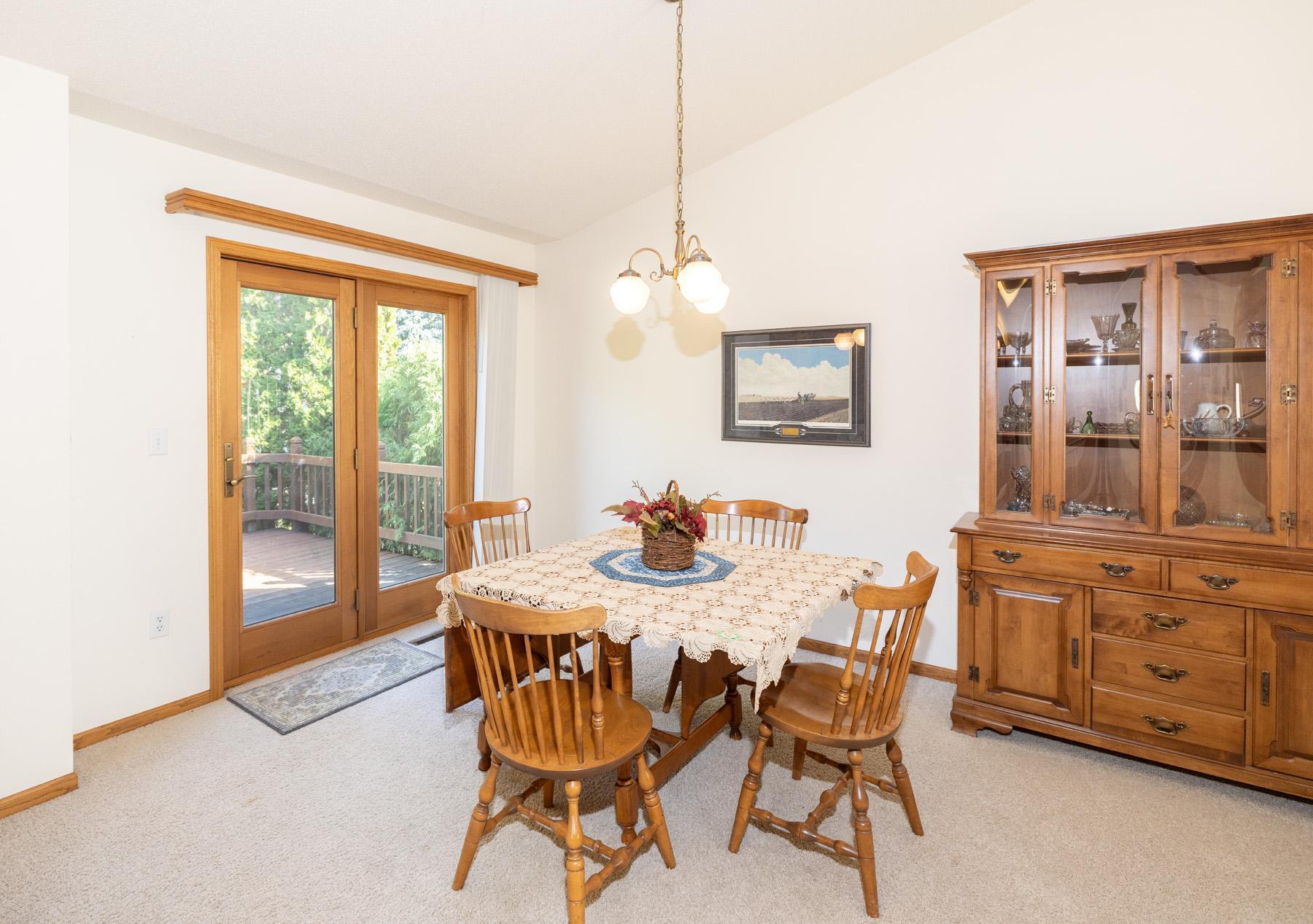 1992 single family home for sale at 1028 16th Avenue E in West Fargo, ND — 3 bed, 3 bath (photo 9 of 34)