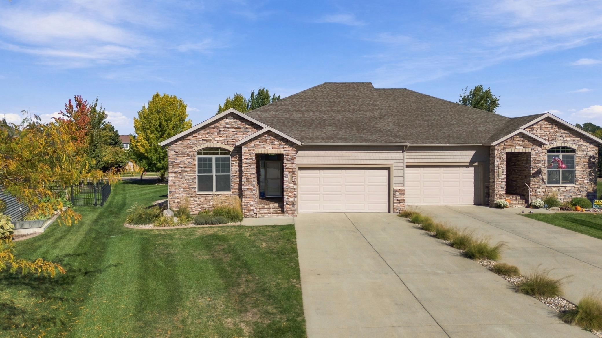 2006 twin home for sale at 6212 14th Street S in Fargo, ND — 4 bed, 3 bath (photo 2 of 55)