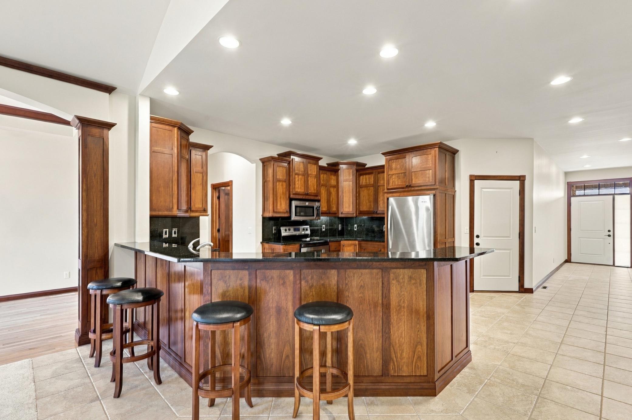 2006 twin home for sale at 6212 14th Street S in Fargo, ND — 4 bed, 3 bath (photo 11 of 55)