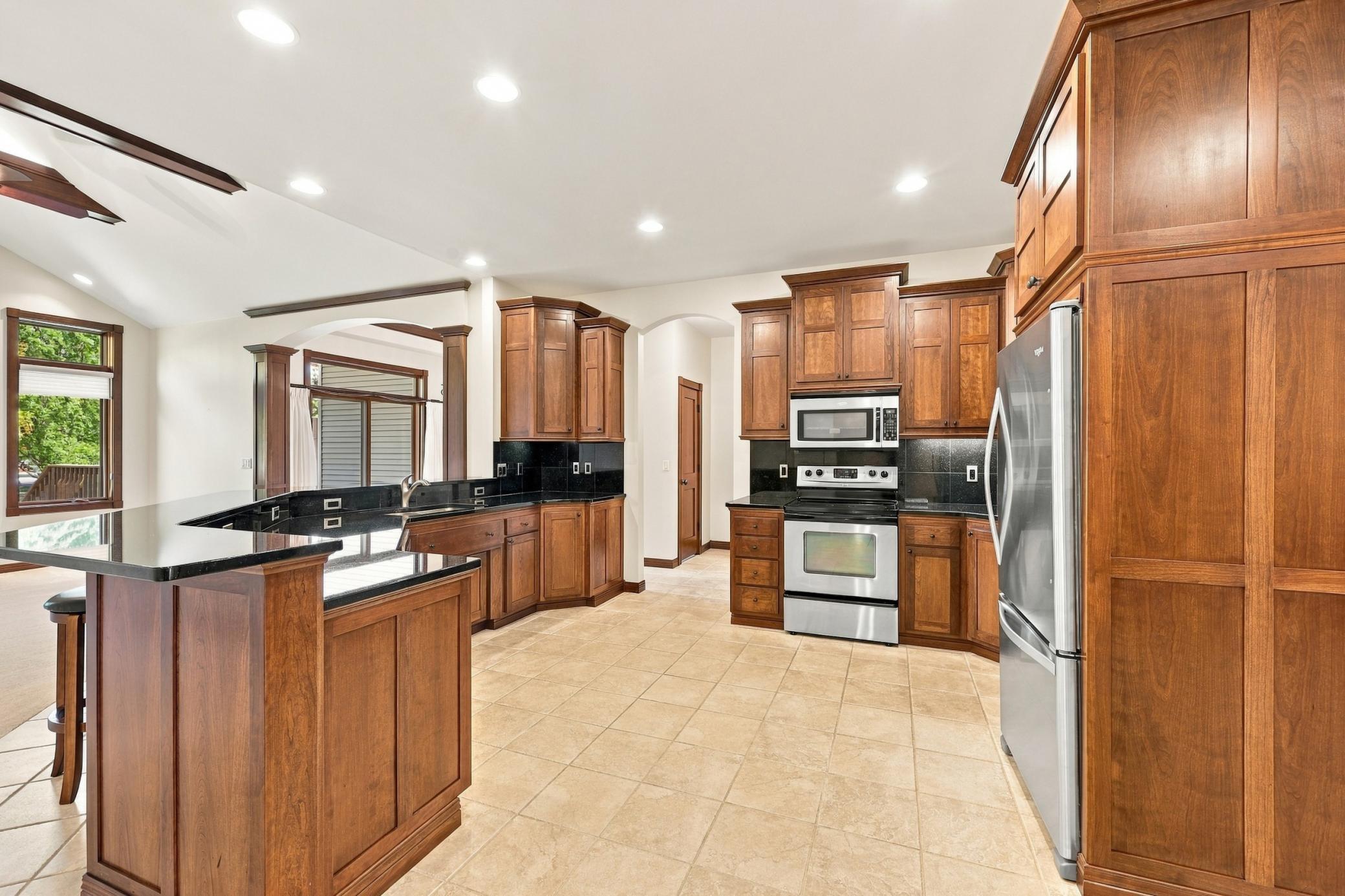 2006 twin home for sale at 6212 14th Street S in Fargo, ND — 4 bed, 3 bath (photo 12 of 55)