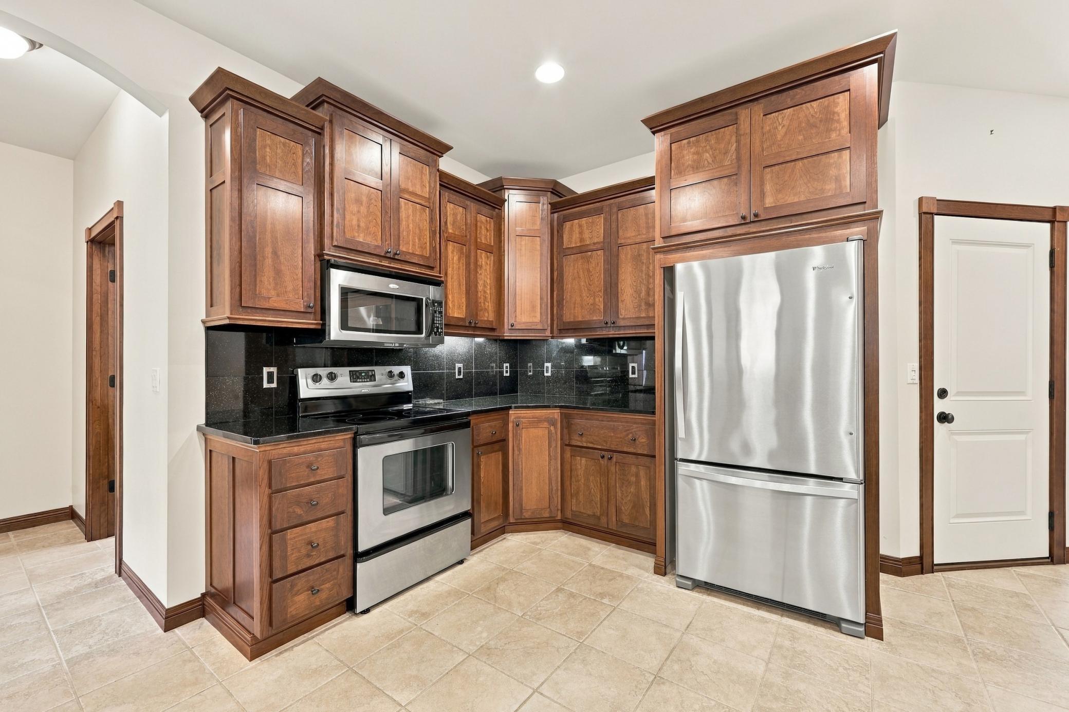 2006 twin home for sale at 6212 14th Street S in Fargo, ND — 4 bed, 3 bath (photo 14 of 55)