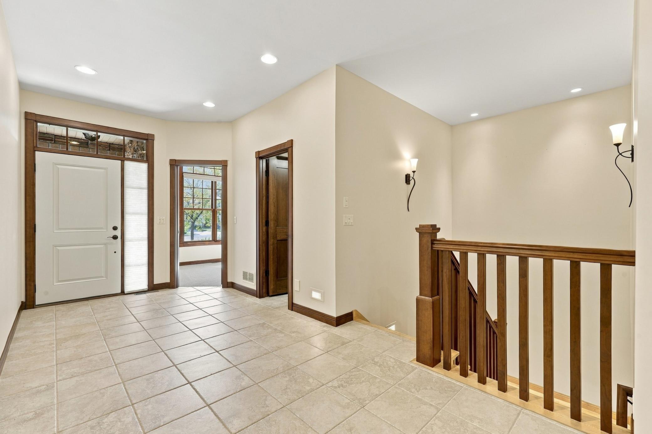 2006 twin home for sale at 6212 14th Street S in Fargo, ND — 4 bed, 3 bath (photo 3 of 55)