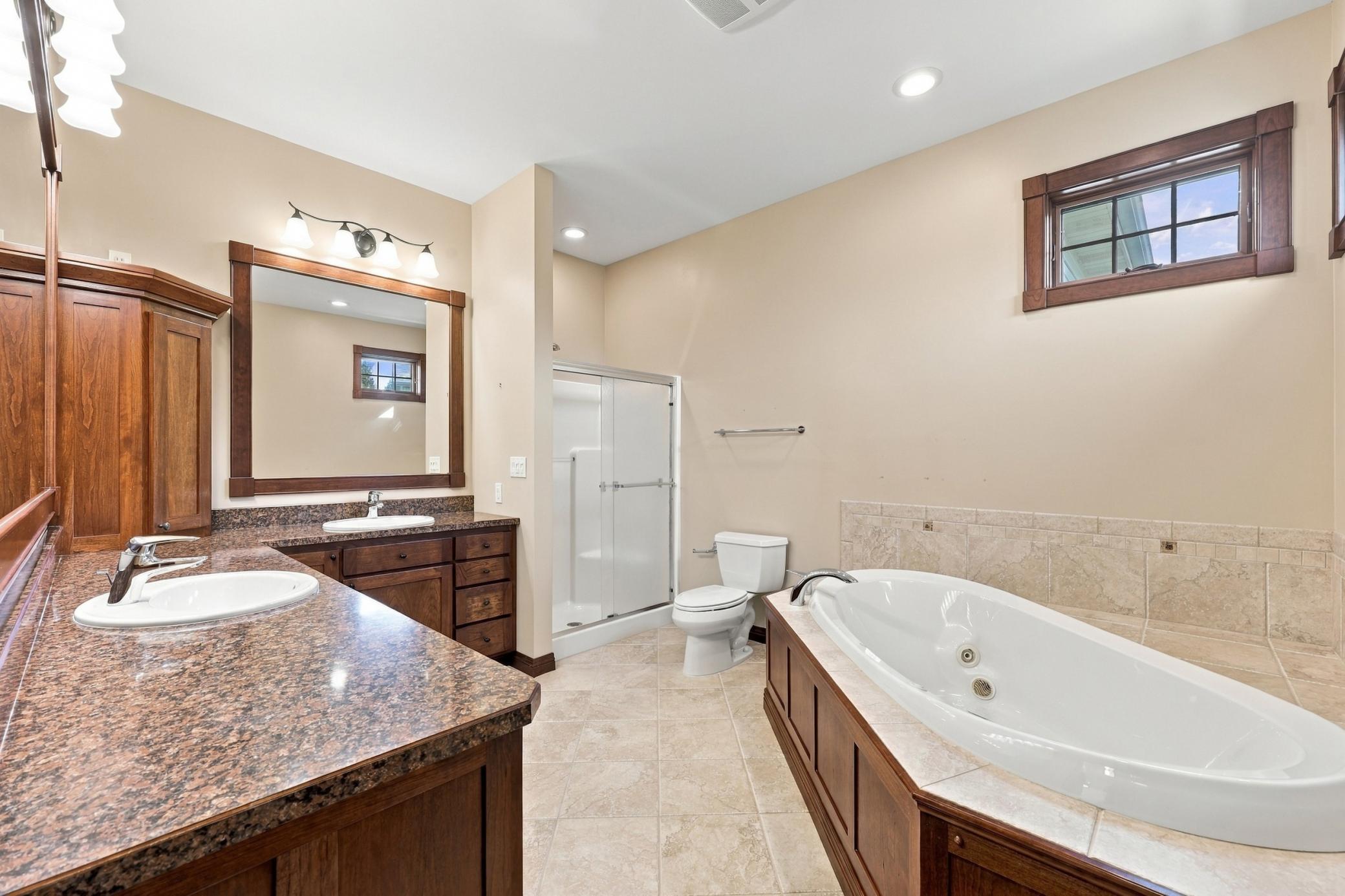 2006 twin home for sale at 6212 14th Street S in Fargo, ND — 4 bed, 3 bath (photo 22 of 55)