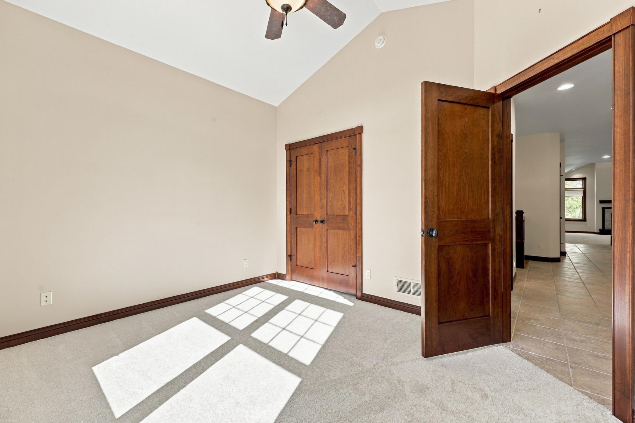 2006 twin home for sale at 6212 14th Street S in Fargo, ND — 4 bed, 3 bath (photo 27 of 55)